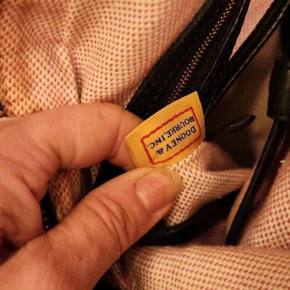 Dooney & Bourke black pebble leather classic satchel! Well worn & clean! - Picture 7 of 10